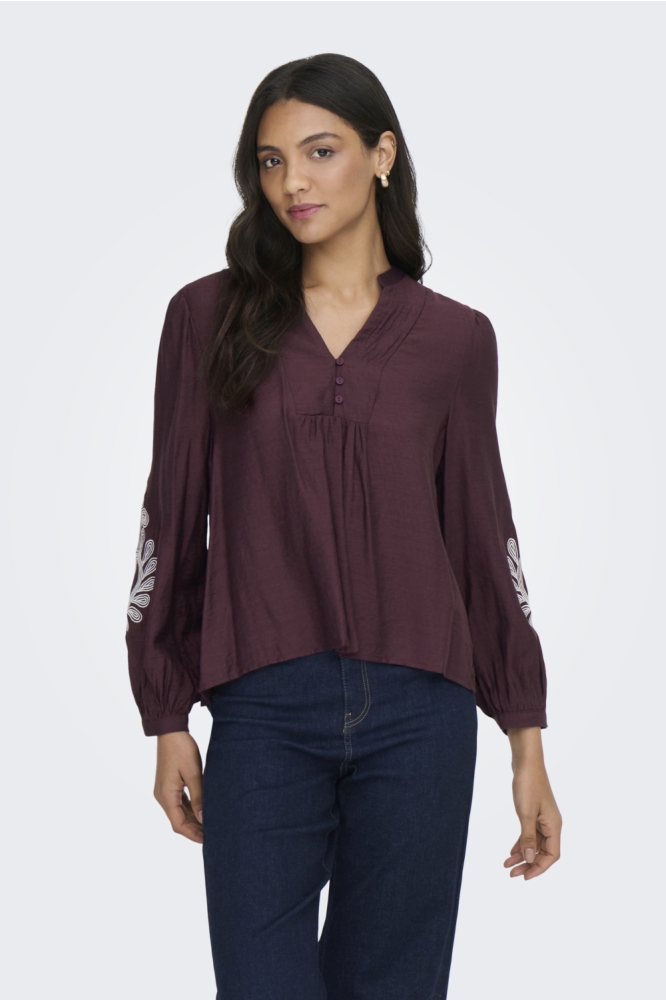 Only bordeaux dames t-shirt | Model vooraanzicht