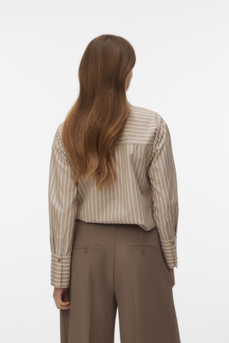 Vero Moda camel dames blouse | Model achteraanzicht