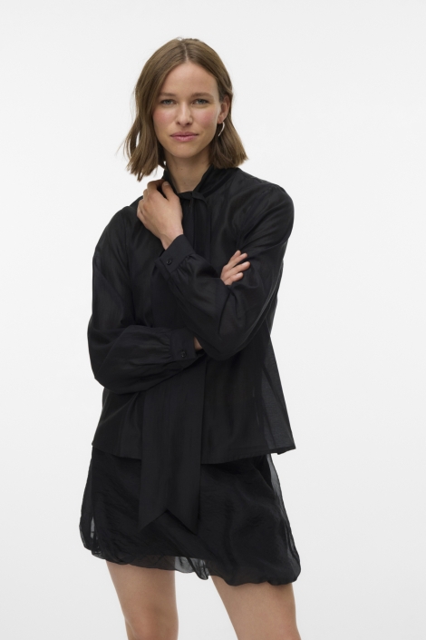 Vero Moda zwarte dames blouse | Model vooraanzicht