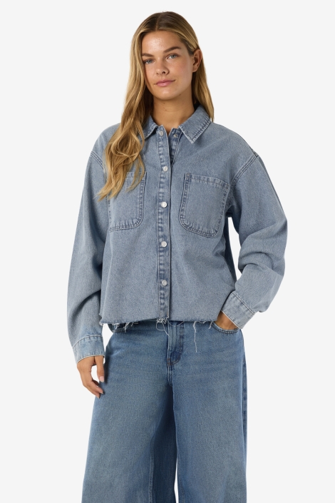 Noisy may blauwe dames blouse | Model vooraanzicht