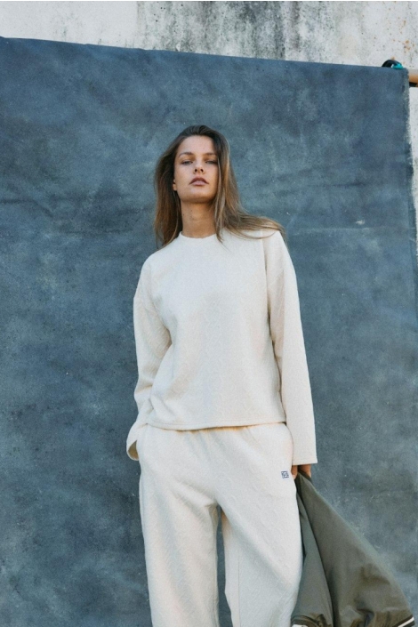 Noisy may beige dames trui | Model vooraanzicht