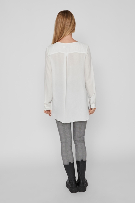 Vila witte dames blouse | Model achteraanzicht