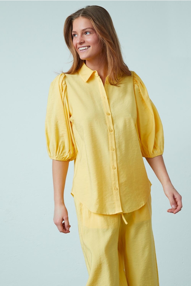 SisterS point gele dames blouse | Model vooraanzicht