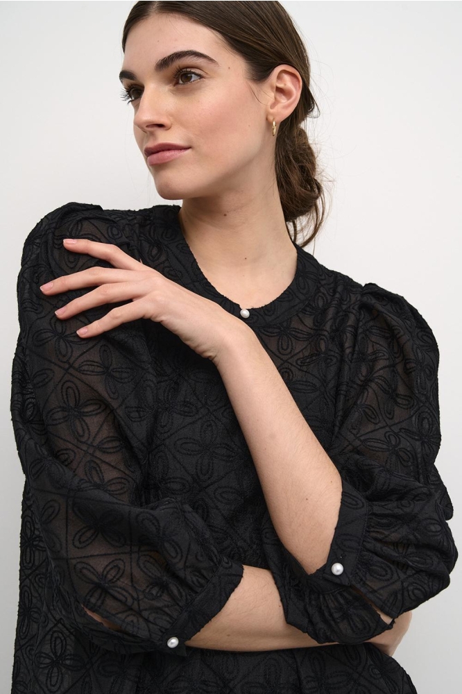 Culture zwarte dames blouse | Model vooraanzicht