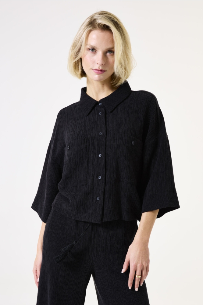 Garcia zwarte dames blouse | Model vooraanzicht