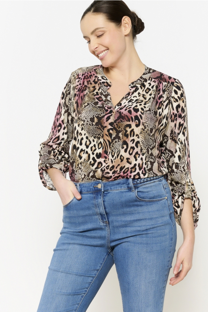 LolaLiza camel dames blouse | Model vooraanzicht