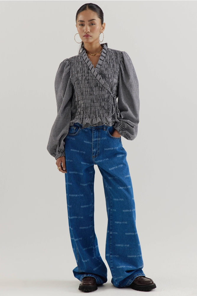 Harper & Yve zwarte dames blouse | Model