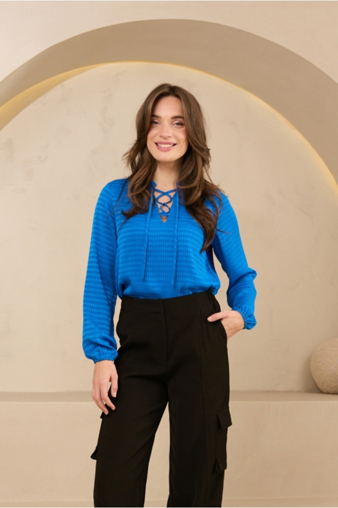 Lofty Manner blauwe dames blouse | Model vooraanzicht