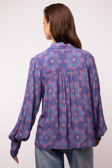 Fluresk paarse dames blouse | Model achteraanzicht