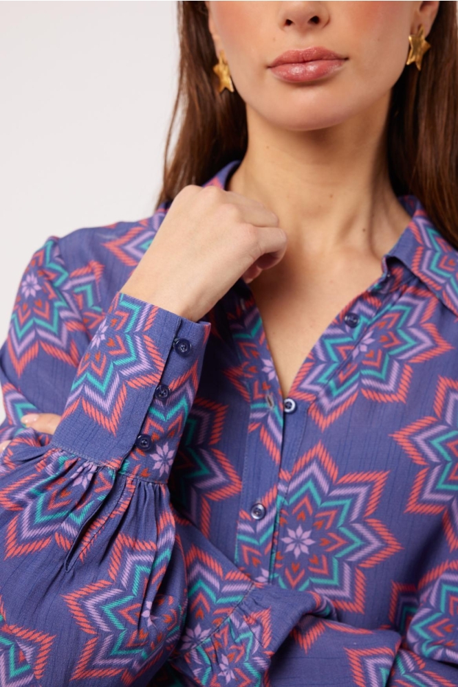 Fluresk paarse dames blouse | Close up