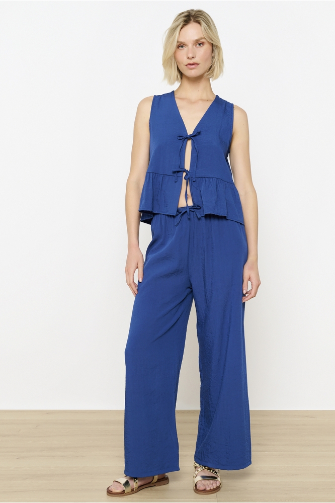 LolaLiza blauwe dames blouse | Model