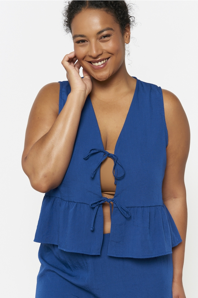 LolaLiza blauwe dames blouse | Model vooraanzicht