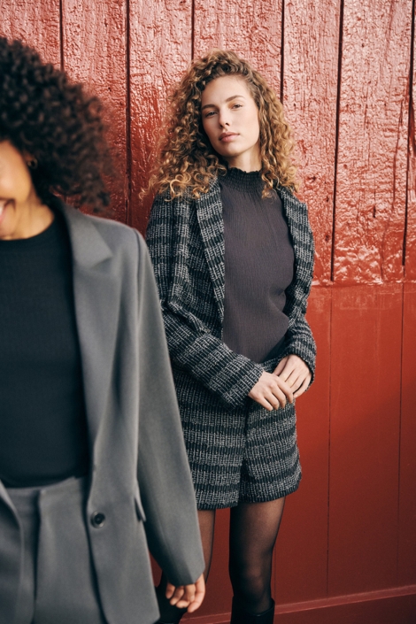 Lofty Manner grijze dames blouse | Model vooraanzicht