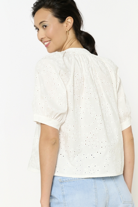 LolaLiza witte dames blouse | Model achteraanzicht