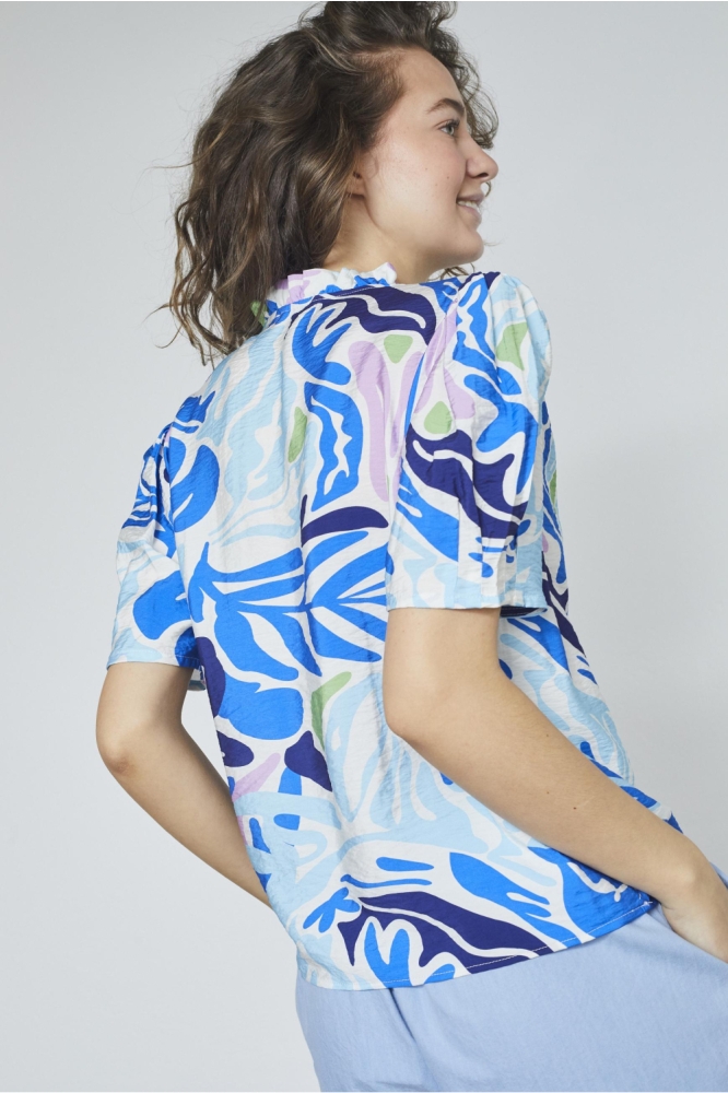 SisterS point blauwe dames blouse | Model achteraanzicht