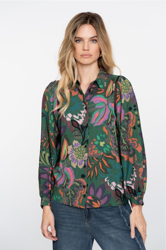Geisha groene dames blouse | Model vooraanzicht