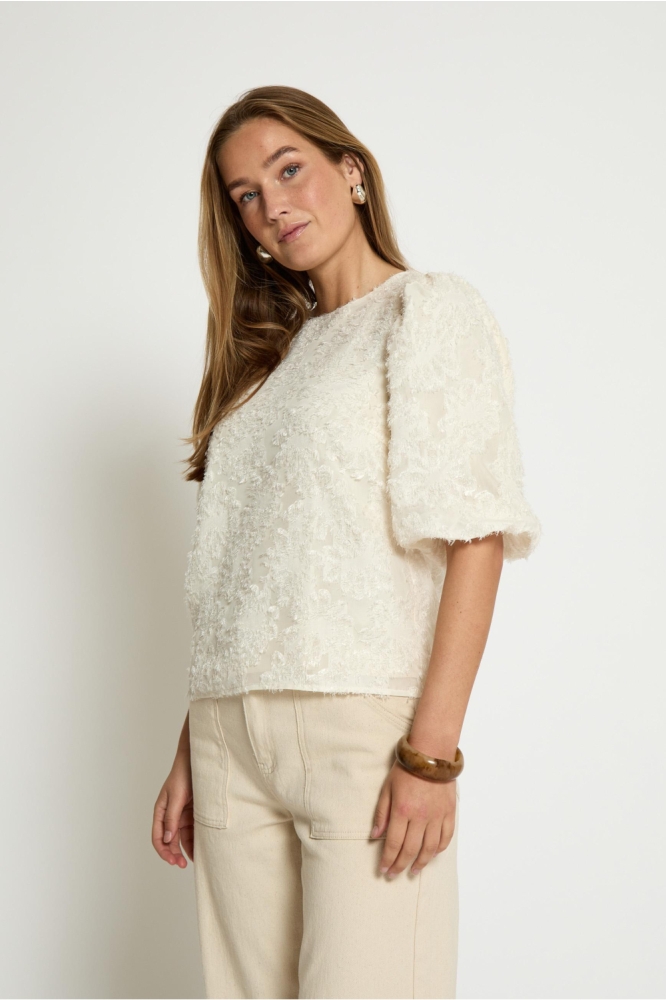 Peppercorn ecru dames blouse | Model zijaanzicht