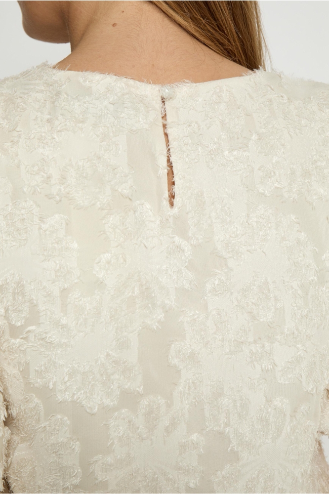 Peppercorn ecru dames blouse | Close up