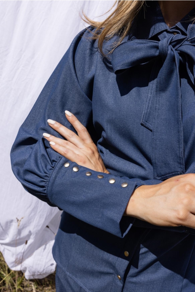 Kimara blauwe dames blouse | Close up