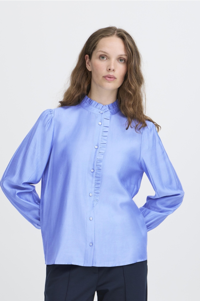 Ichi blauwe dames blouse | Model vooraanzicht
