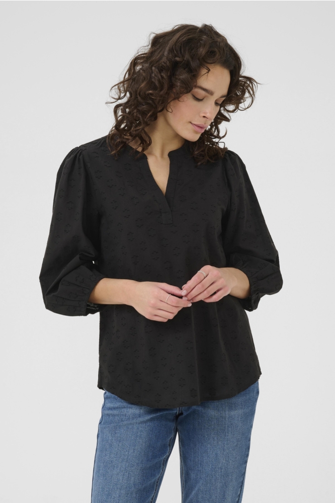 Kaffe zwarte dames blouse | Model vooraanzicht