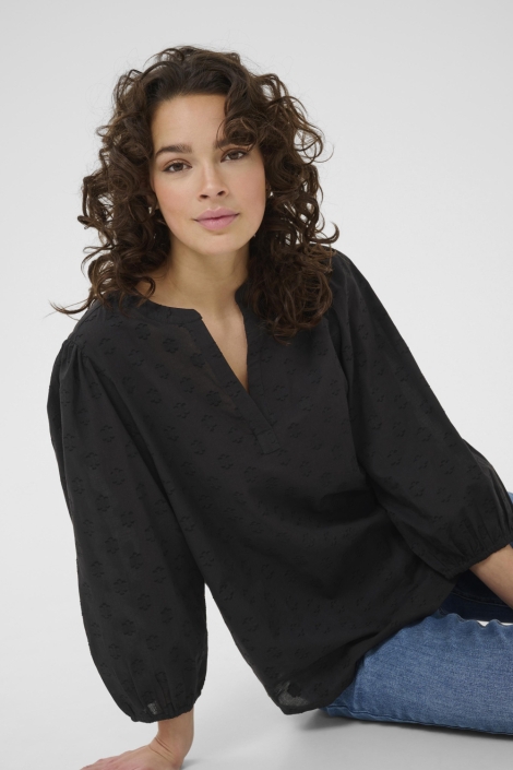 Kaffe zwarte dames blouse | Model vooraanzicht
