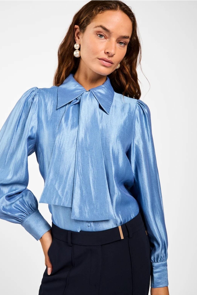 Aaiko blauwe dames blouse | Close up