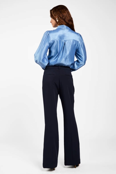 Aaiko blauwe dames blouse | Model achteraanzicht