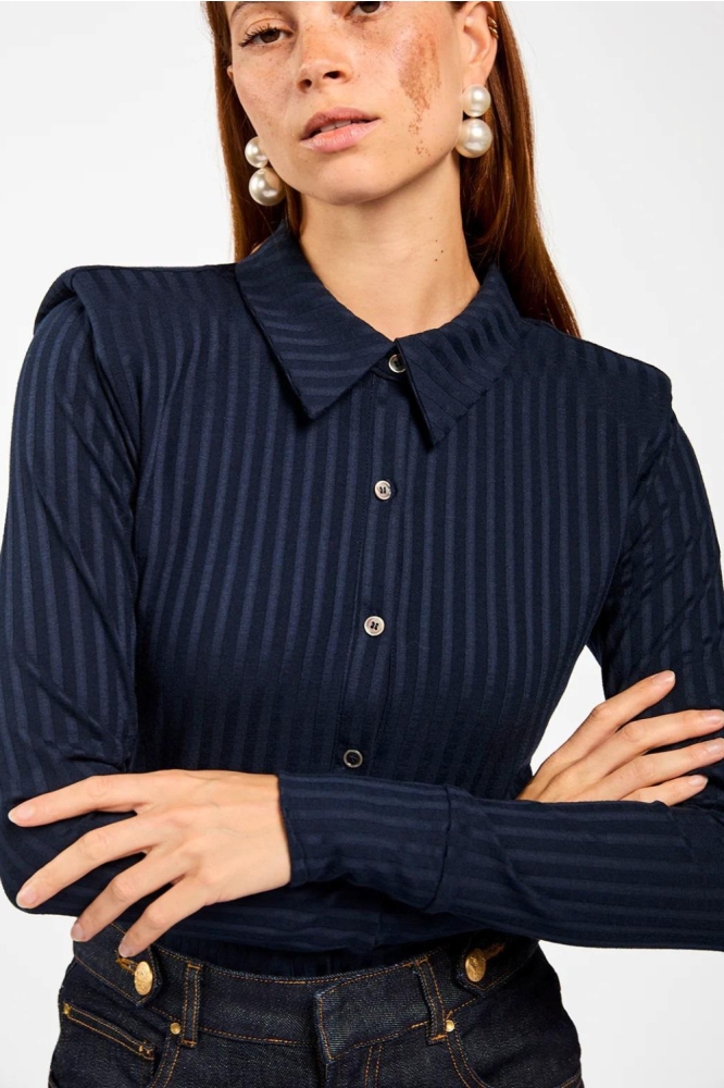 Aaiko blauwe dames blouse | Close up