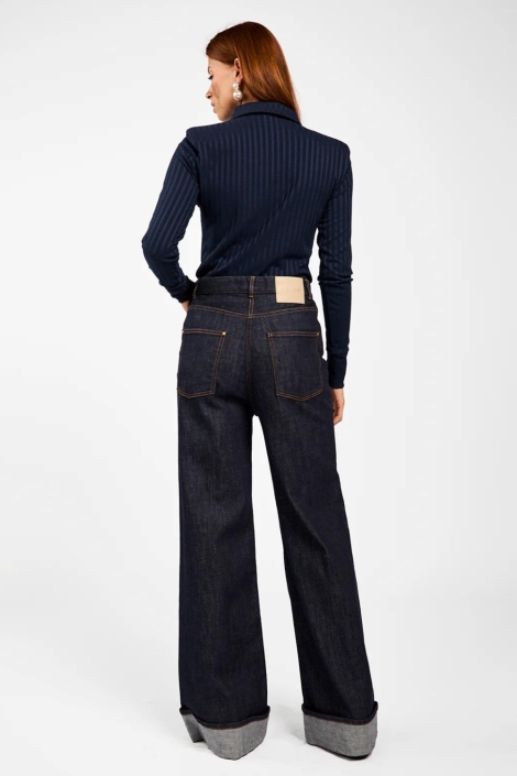 Aaiko blauwe dames blouse | Model achteraanzicht