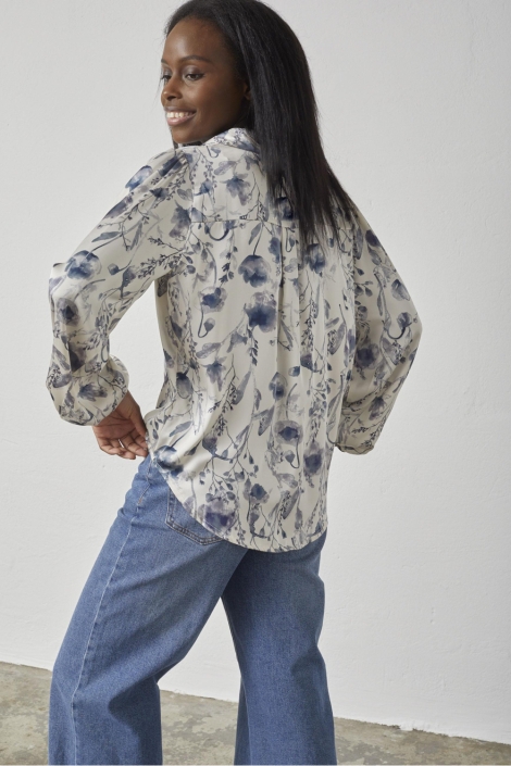 SisterS point beige dames blouse | Model achteraanzicht