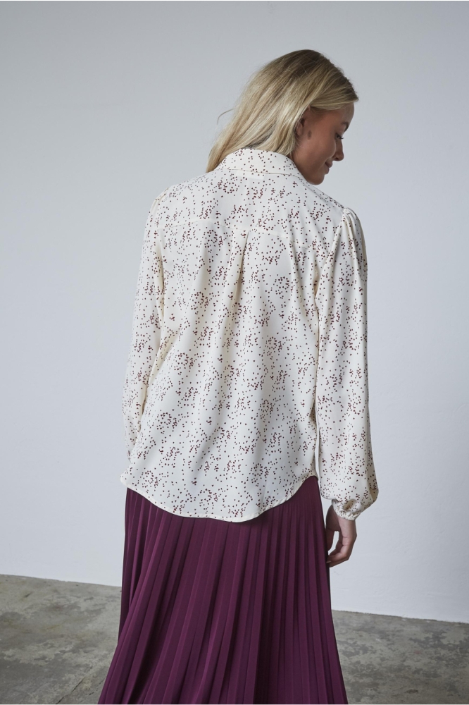 SisterS point ecru dames blouse | Model achteraanzicht