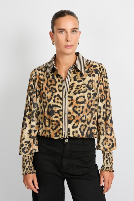 C&S The Label bruine dames blouse | Model vooraanzicht