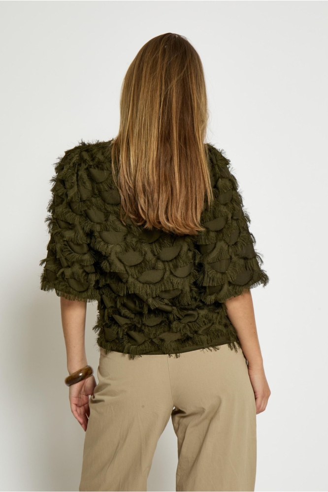 Peppercorn groene dames blouse | Model achteraanzicht