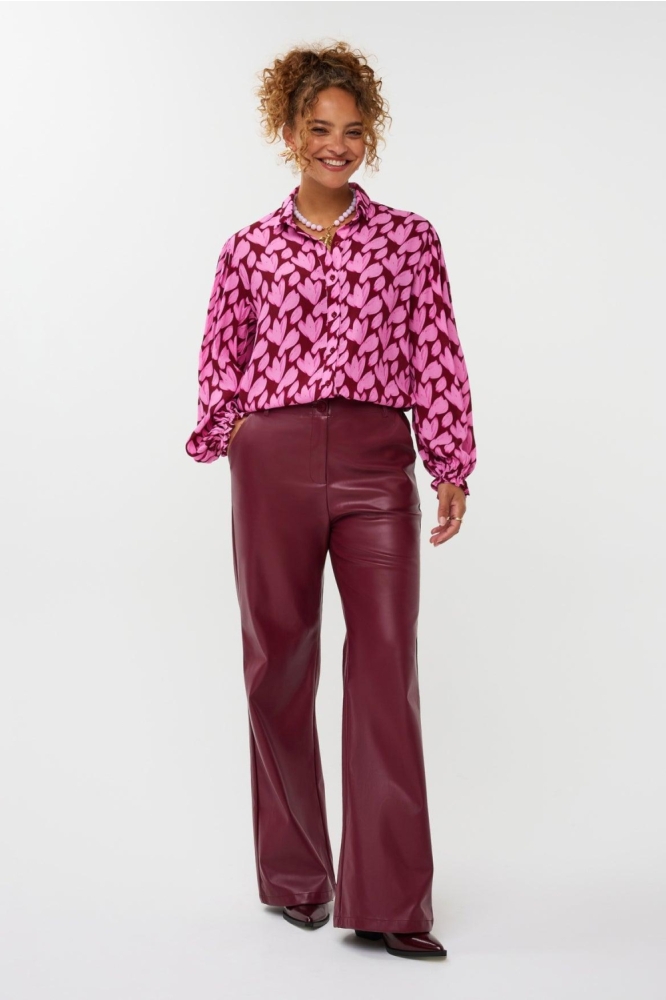 Ydence roze dames blouse | Model