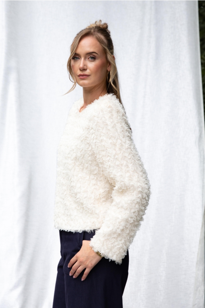 I-coni-K ecru dames blouse | Model zijaanzicht