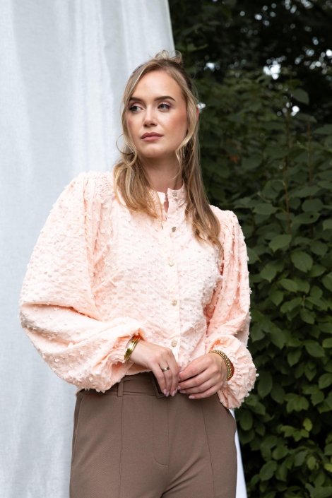 I-coni-K roze dames blouse | Model vooraanzicht