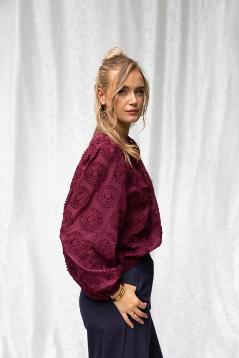 I-coni-K bordeaux dames blouse | Model zijaanzicht