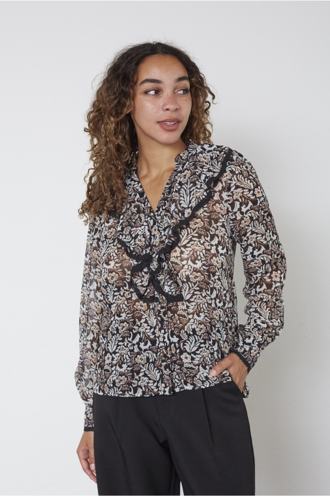 SisterS point zwarte dames blouse | Model vooraanzicht