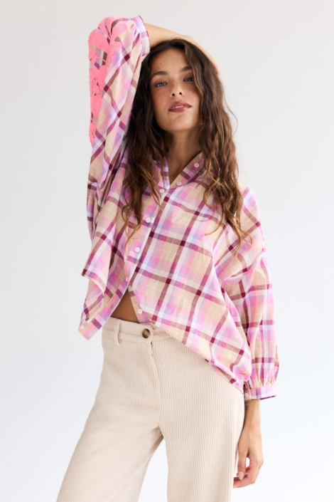 LolaLiza beige dames blouse | Model vooraanzicht