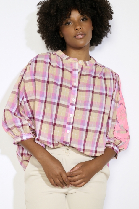 LolaLiza beige dames blouse | Model vooraanzicht