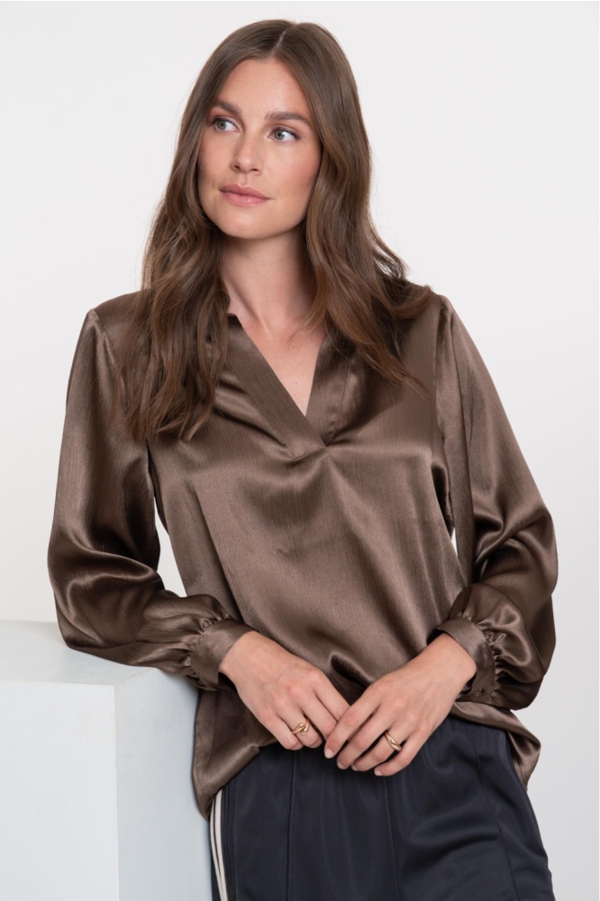 Geisha bruine dames blouse | Model vooraanzicht