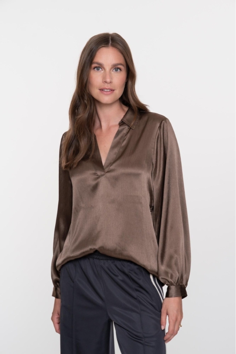 Geisha bruine dames blouse | Model vooraanzicht