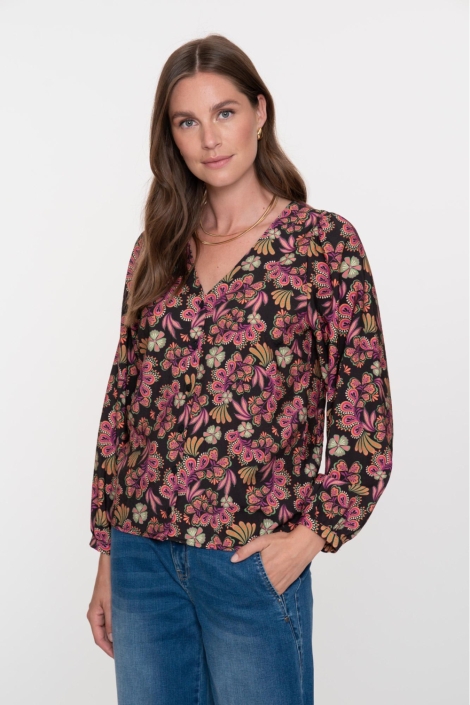 Geisha zwarte dames blouse | Model vooraanzicht