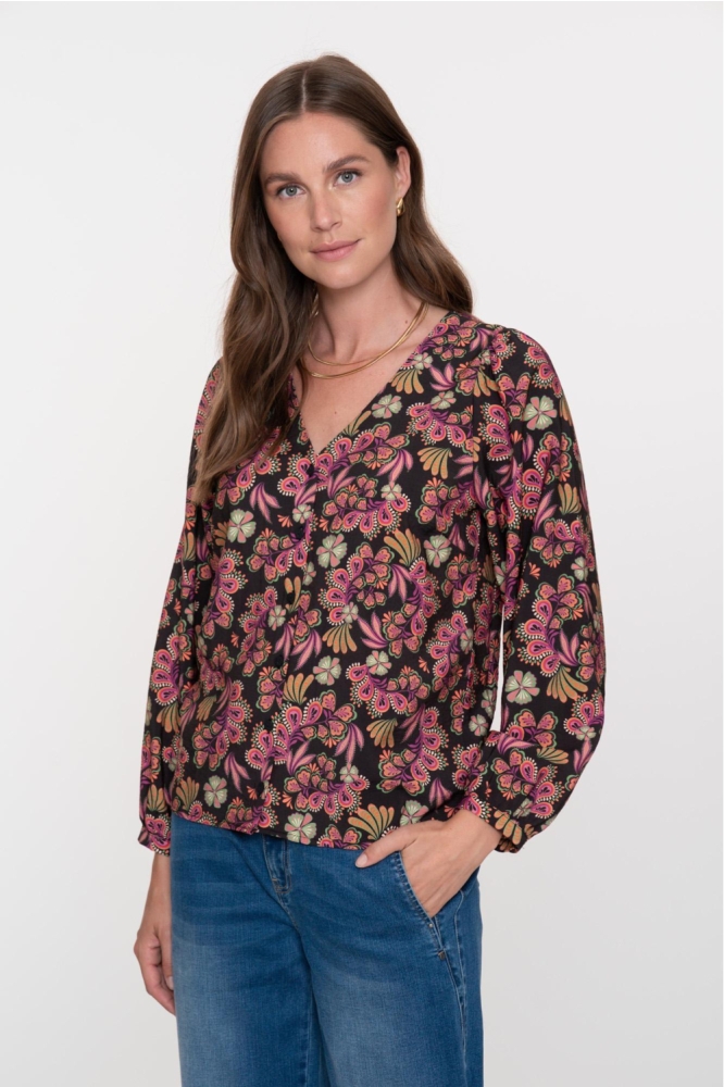 Geisha zwarte dames blouse | Model vooraanzicht