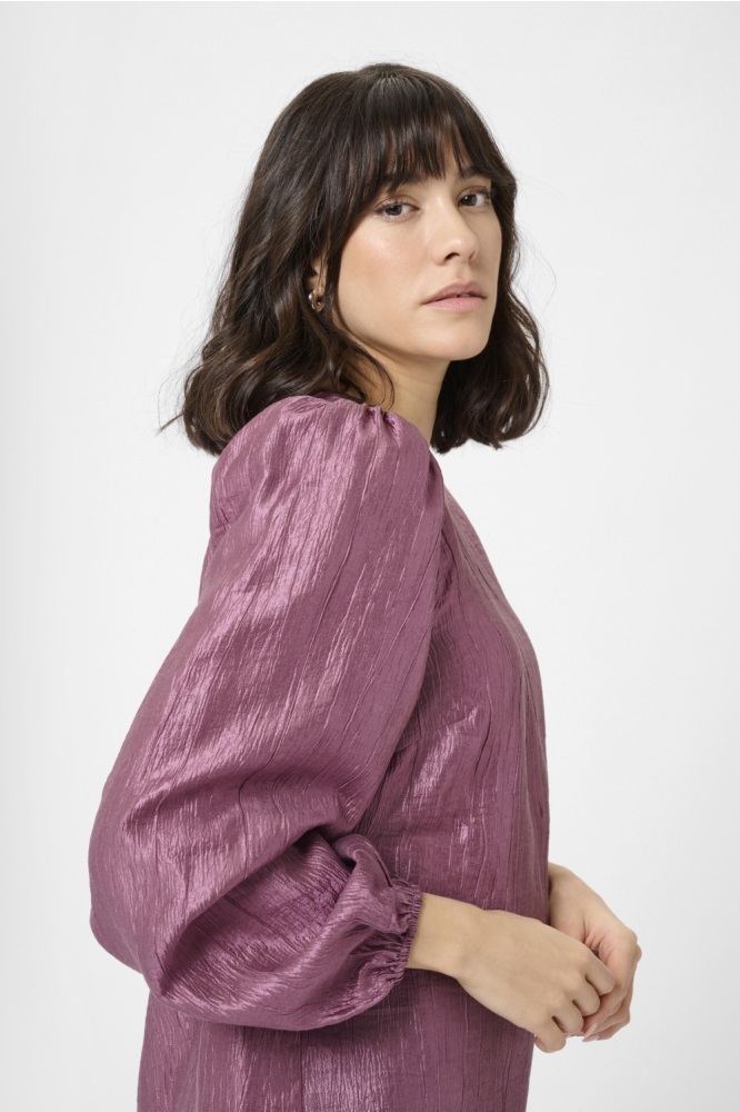 Kaffe paarse dames blouse | Model zijaanzicht
