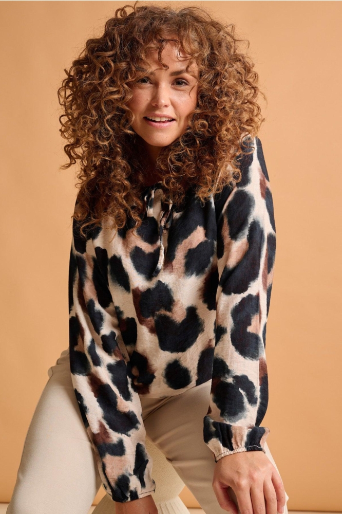 FOS Amsterdam blauwe dames blouse | Model vooraanzicht