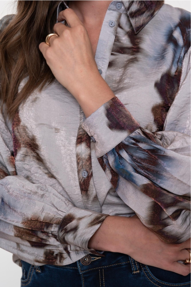 Geisha grijze dames blouse | Close up