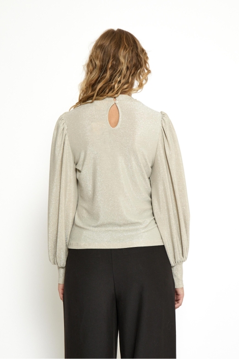 Peppercorn ecru dames blouse | Model achteraanzicht