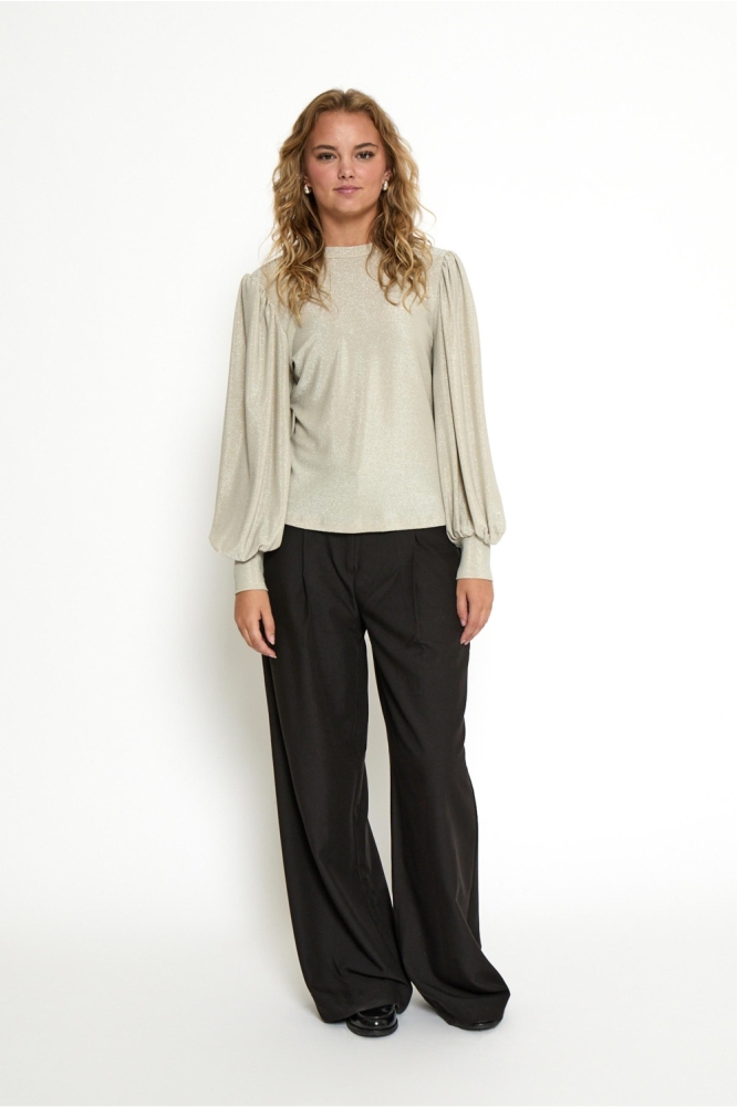 Peppercorn ecru dames blouse | Model